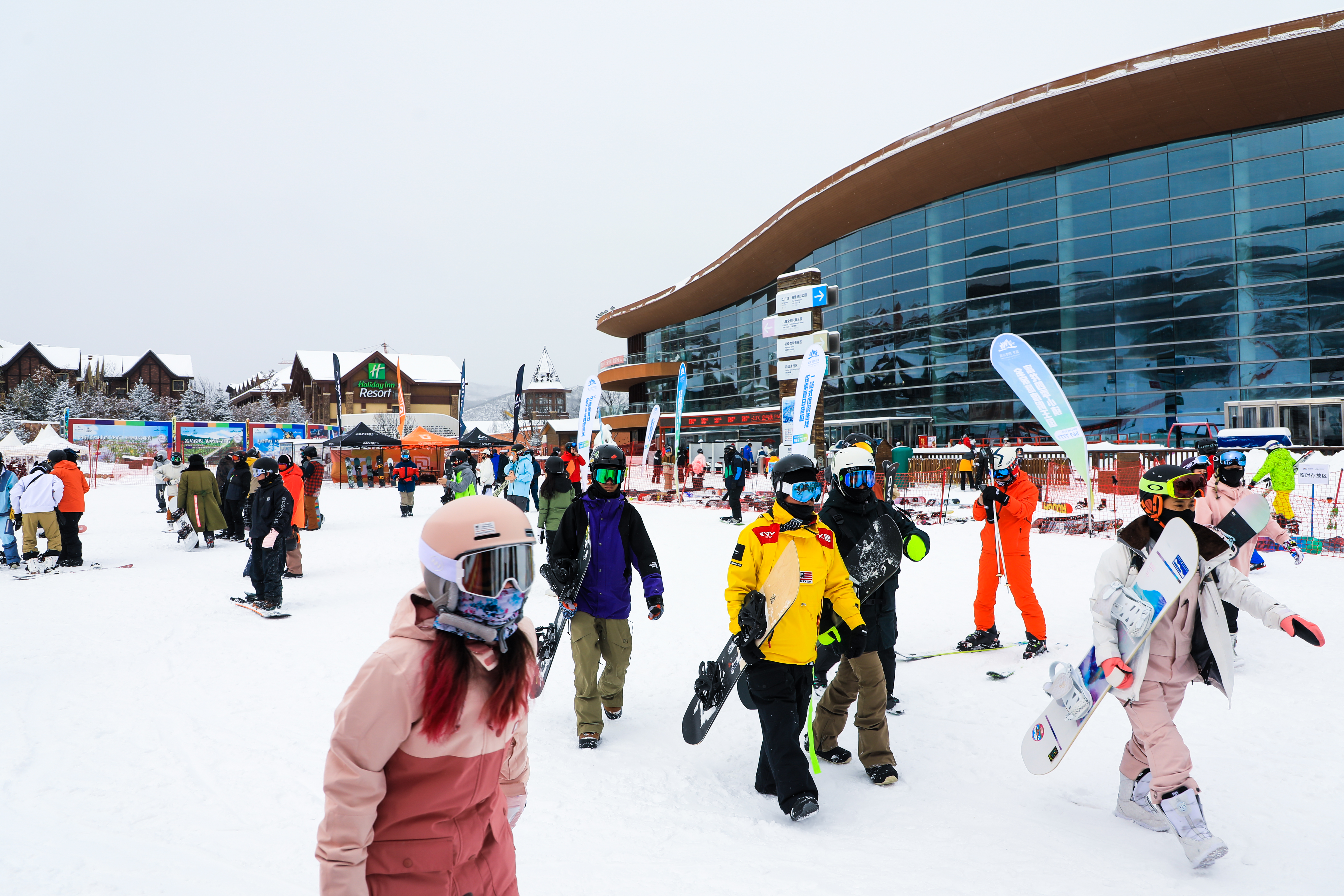 在崇礼，滑雪产业欣欣向荣。