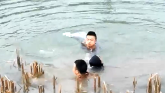 路遇男子落水，阜阳两名休假在家的军人跳入刺骨水中救人