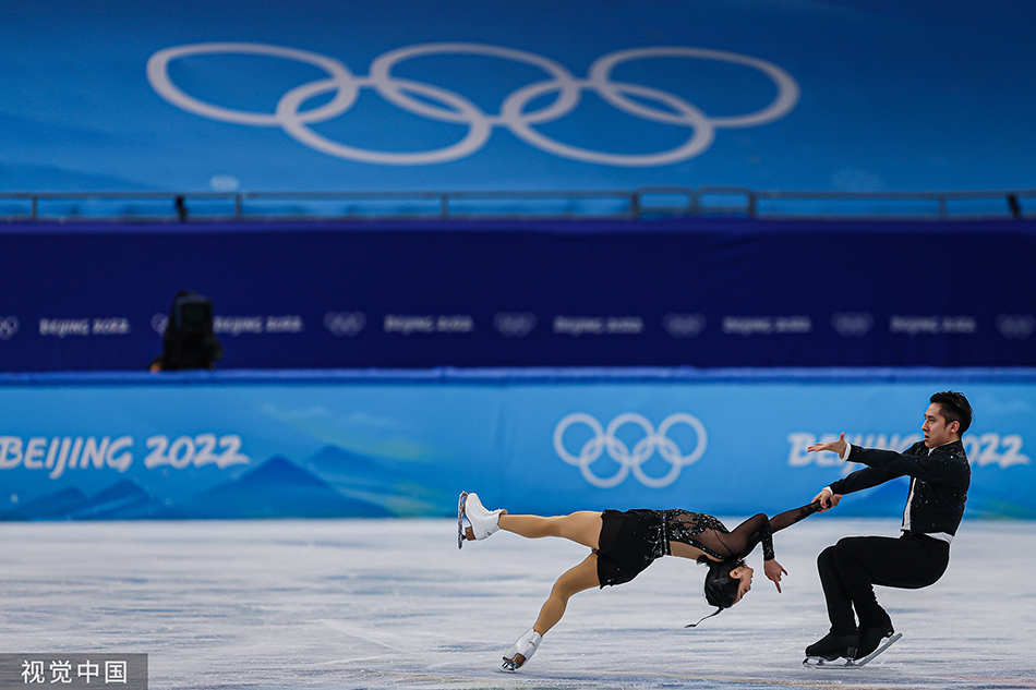 2月18日晚，隋文静/韩聪在双人滑短节目比赛。