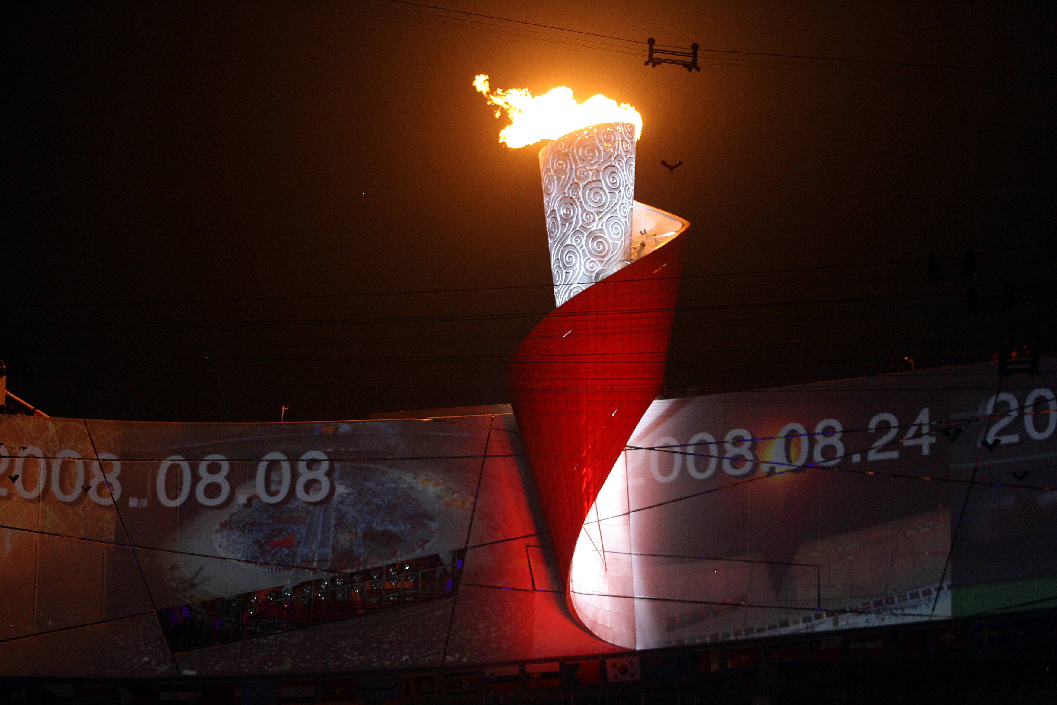 转存历史时刻！杭州亚运会火炬点燃瞬间|数字人|火炬|传递者_新浪新闻