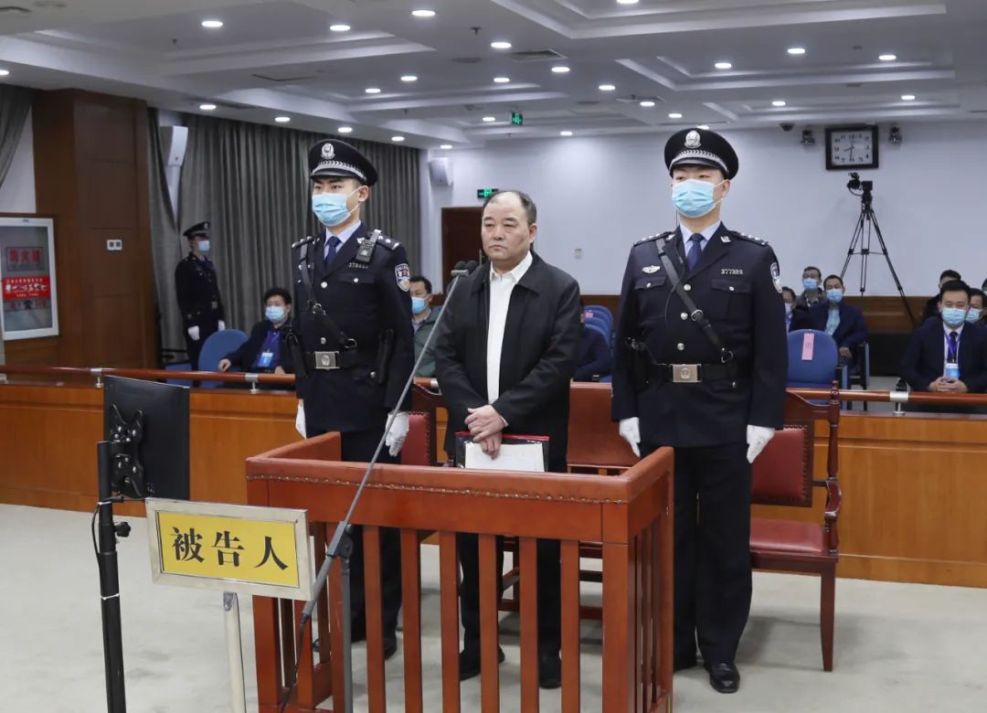 “中国第一贪官”赖小民被判死刑 — 普通话主页