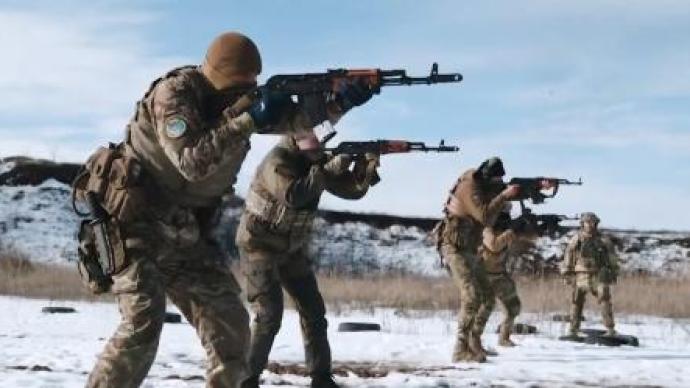 探访乌克兰准军事组织训练场：永无止境的战争就是生活