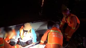 四人江滩游玩涨水后被困，消防员动用无人机搜索