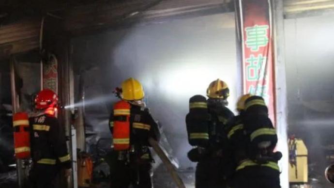 柳州一汽修店疑給維修車輛烤漆引發火災,樓上32戶撤離