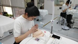 22岁美容师苦练技艺获“全国技术能手”等荣誉，落户上海