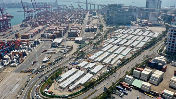 首個中央援建的香港方艙醫院青衣方艙醫院正式交付使用