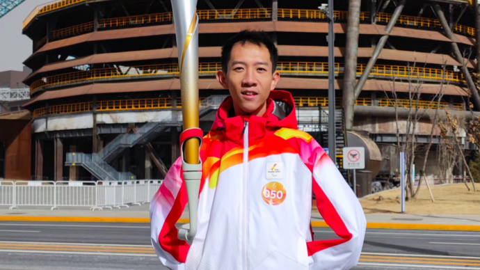 一次难忘的经历!"无臂男孩"彭超成为冬残奥会火炬手