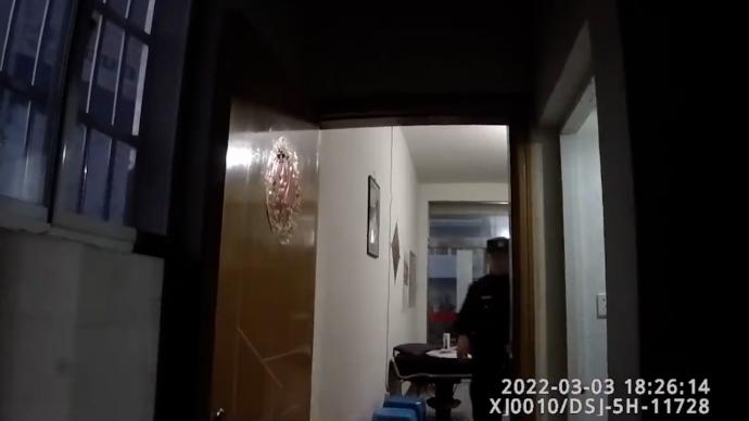 網(wǎng)逃詐騙犯被民警堵在浴室內(nèi)抓獲