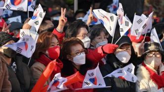 韩国大选前瞻：空前热情的选民与关键的摇摆群体