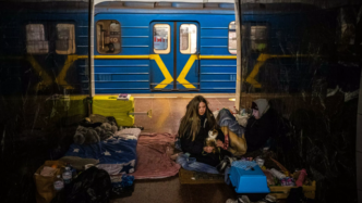“防空洞一代”，战火下乌克兰的“地下”生活