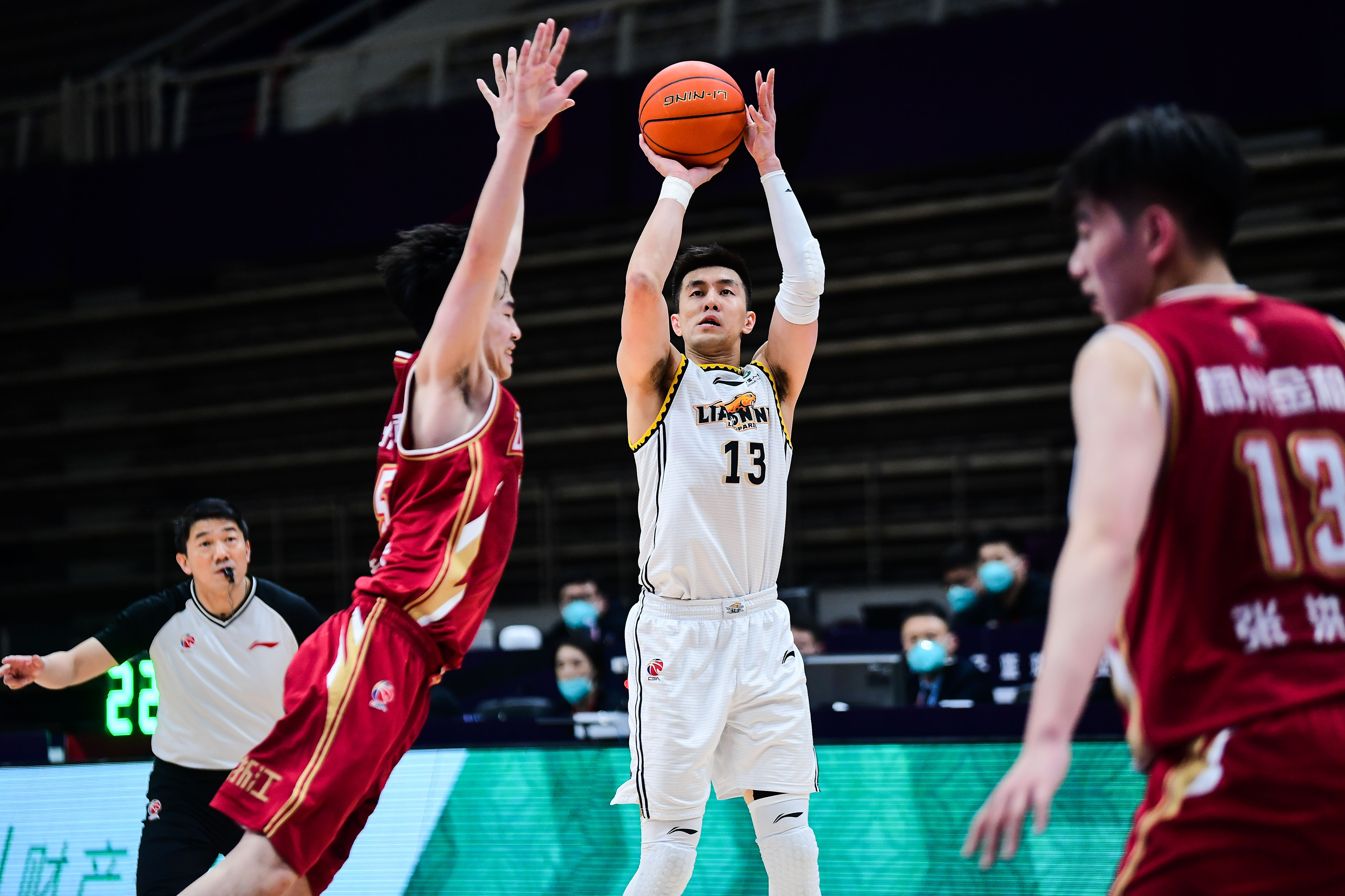 郭艾伦在比赛中.