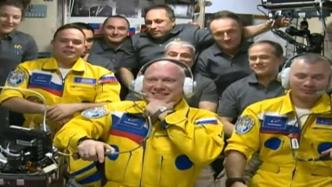俄宇航员回应穿黄蓝制服“撞色”乌克兰：6个月前已确定服装