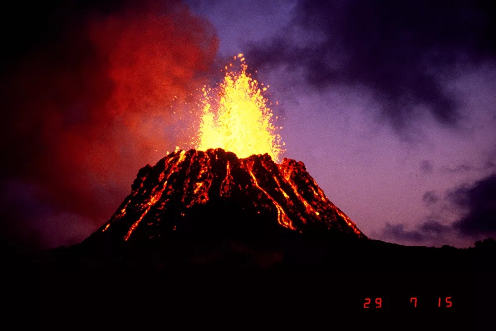 火山照片喷射图片