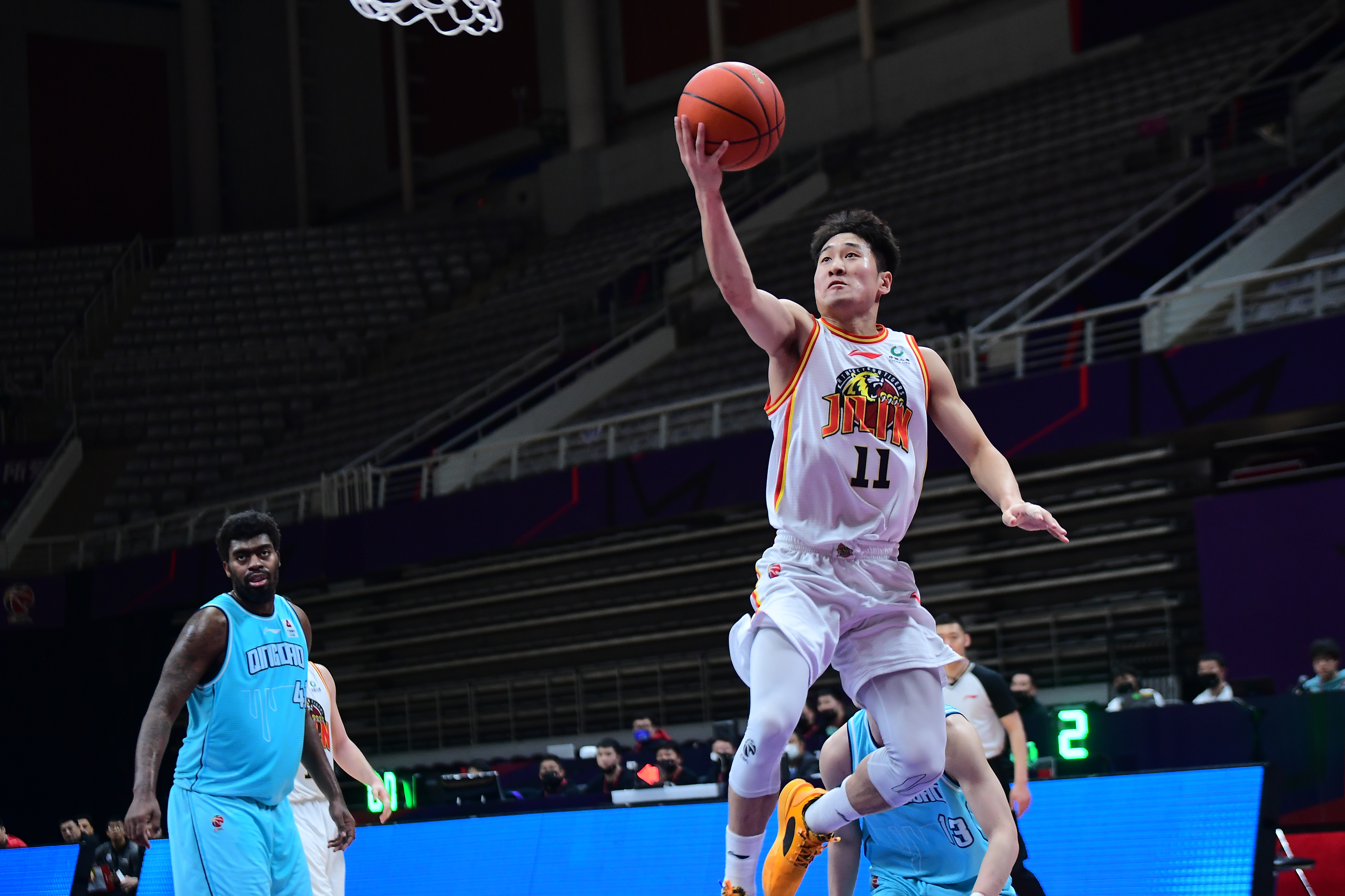 姜伟泽在比赛中.