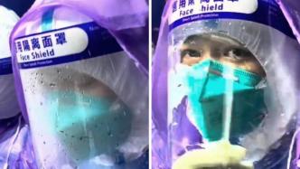 上海：核酸采样人员用棉签“雨刮器”擦拭起雾隔离面罩