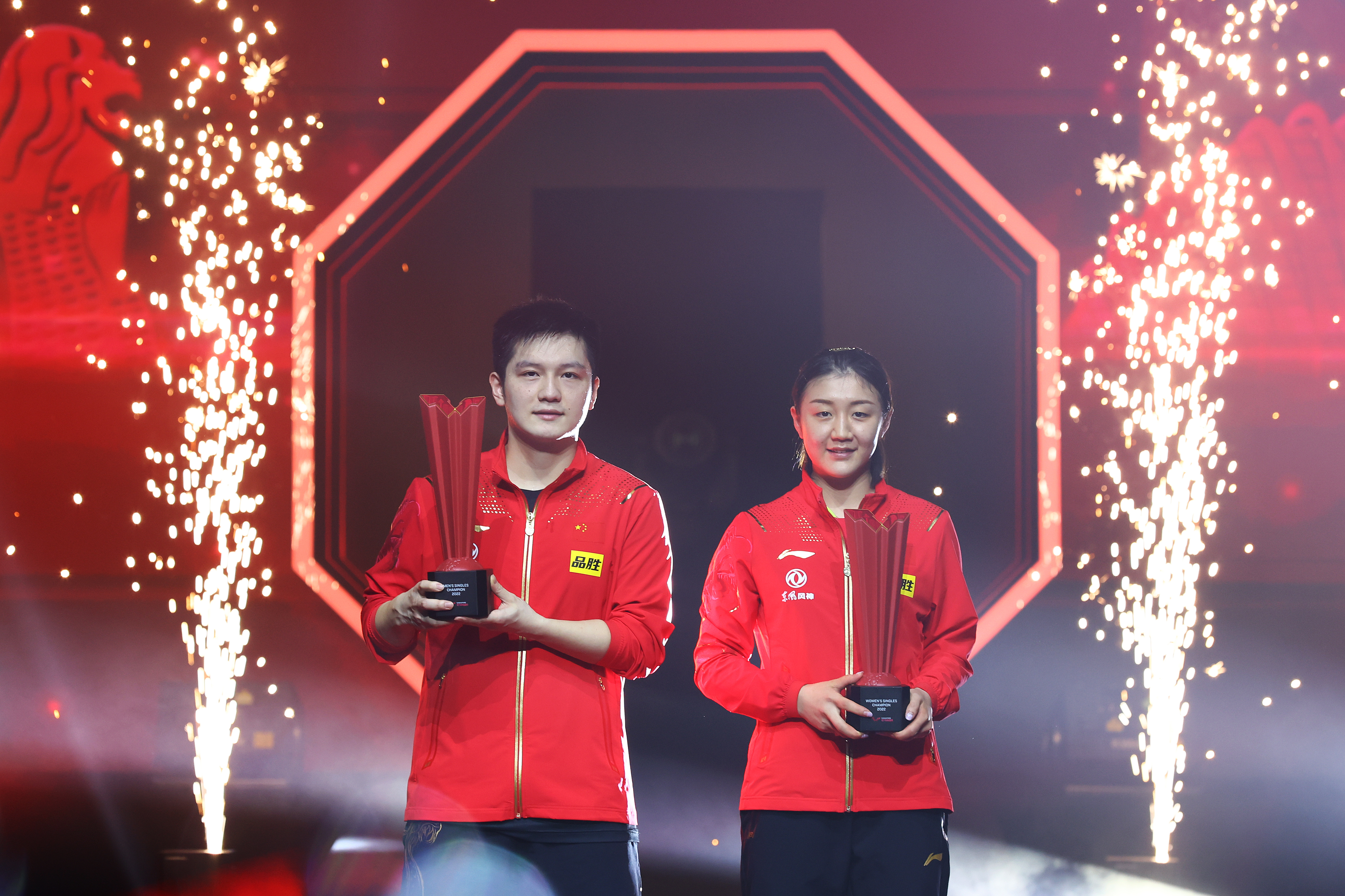 樊振东,陈梦wtt新加坡大满贯赛夺冠.