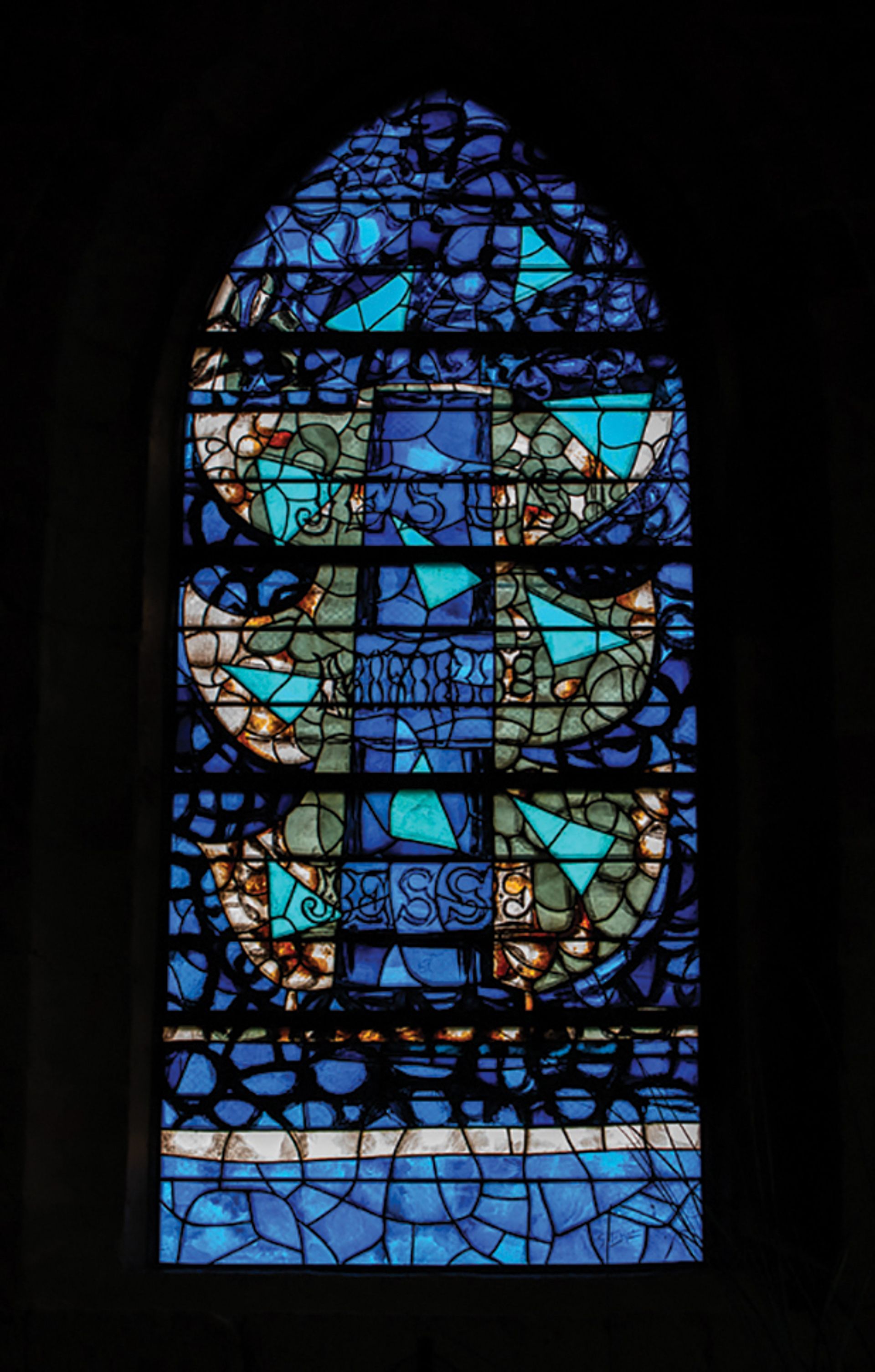 夏特尔教堂彩色玻璃窗图片
