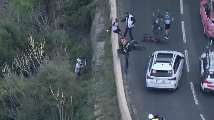 丹麥自行車手上演神奇一幕,摔下懸崖后還能闖入前十