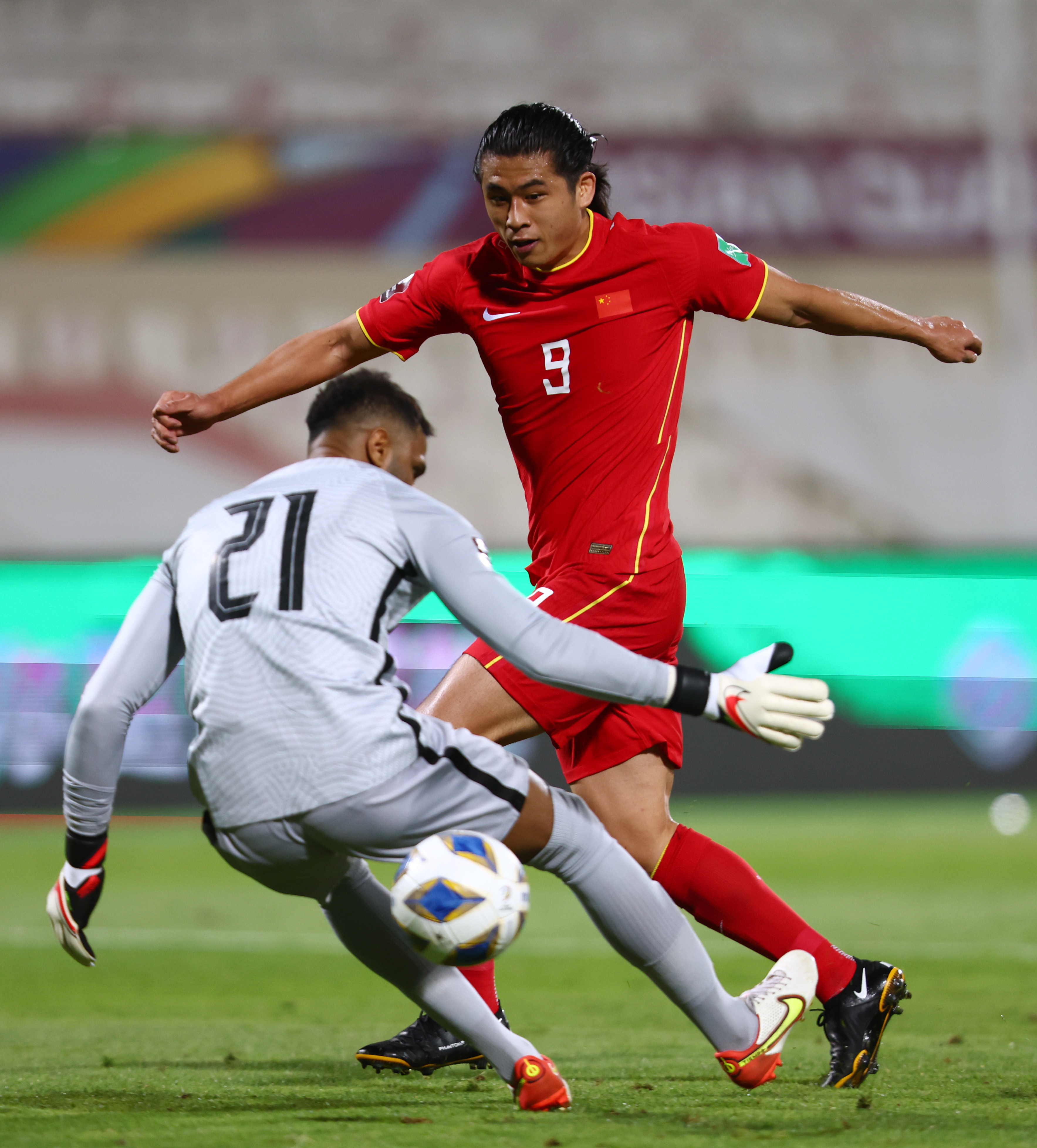 张玉宁曾在比赛中打进一球,但可惜稍稍越位.