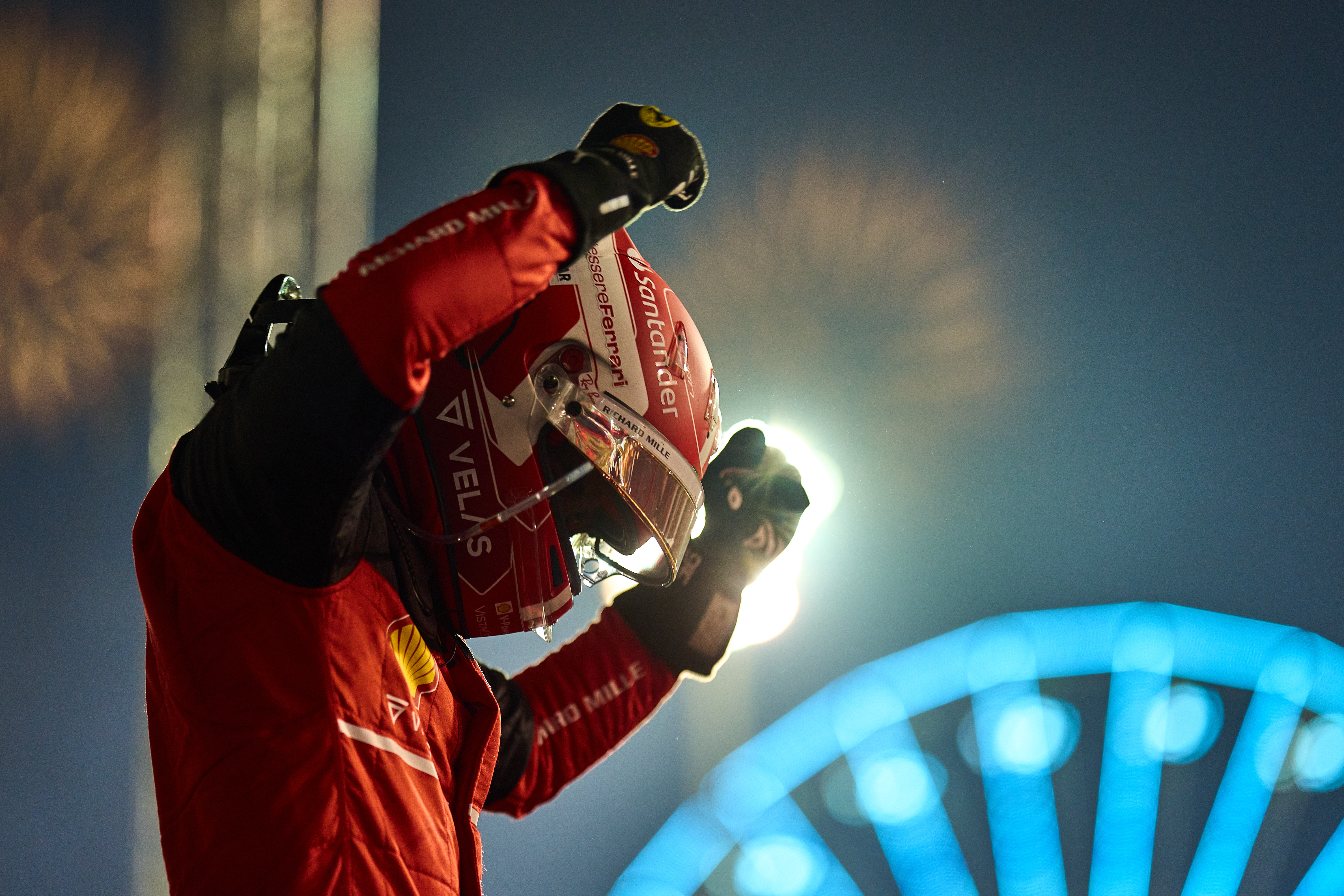 日前,f1 2022赛季揭幕赛巴林大奖赛上,法拉利车队取得优异开局:时隔