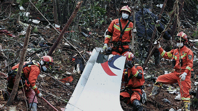 直击搜救第四日：发现遇难者遗物21件，飞机残骸183份