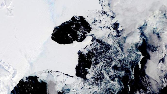 南极康格冰架崩解：与气温偏高、海冰消融及海浪冲击影响有关