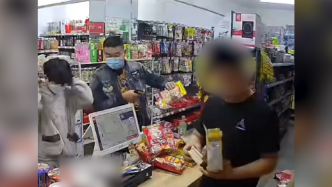 上海一超市老板隔离在家进行无人售卖，顾客主动扫码付款