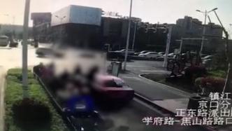 镇江警方续报轿车撞向非机动车道人群：司机有精神病就诊史