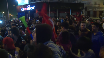 突尼斯民众欢庆国家队晋级卡塔尔世界杯