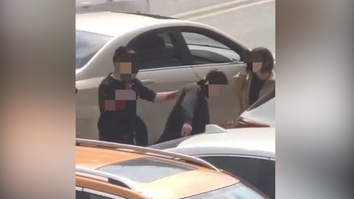 警方回應(yīng)男子被人用刀從后背捅刺:系情感糾紛