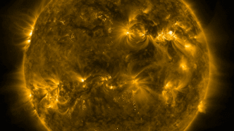 最近太阳不平静，我国风云卫星和NASA捕捉到太阳耀斑爆发