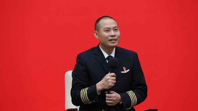 “英雄机长”刘传健履新中国民用航空飞行学院，担任总飞行师