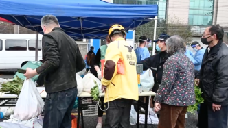 上海黄浦这个停车场变“马路菜场”，解决附近居民买菜难题