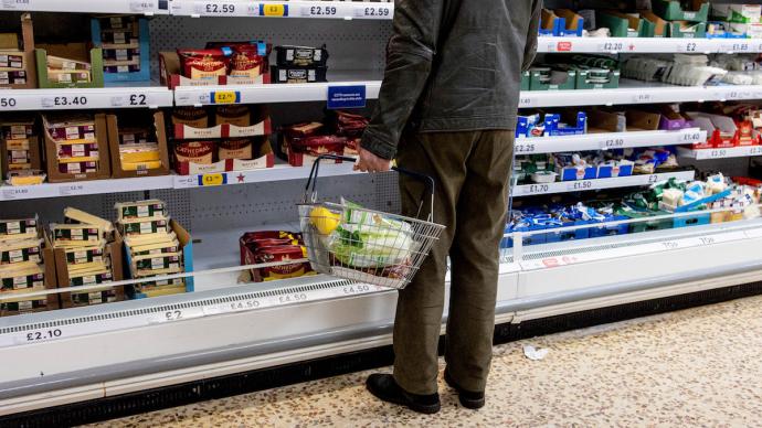 英国保守党的福利改革如何引发民众的饥饿恐慌？