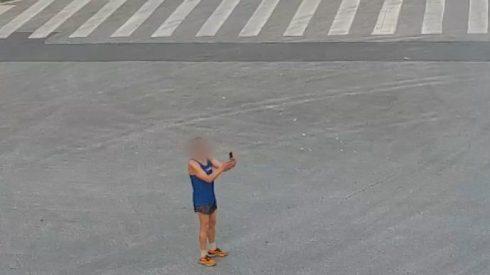 上海一男子封控期间外出跑步还晒照片,警方:已被行政处罚