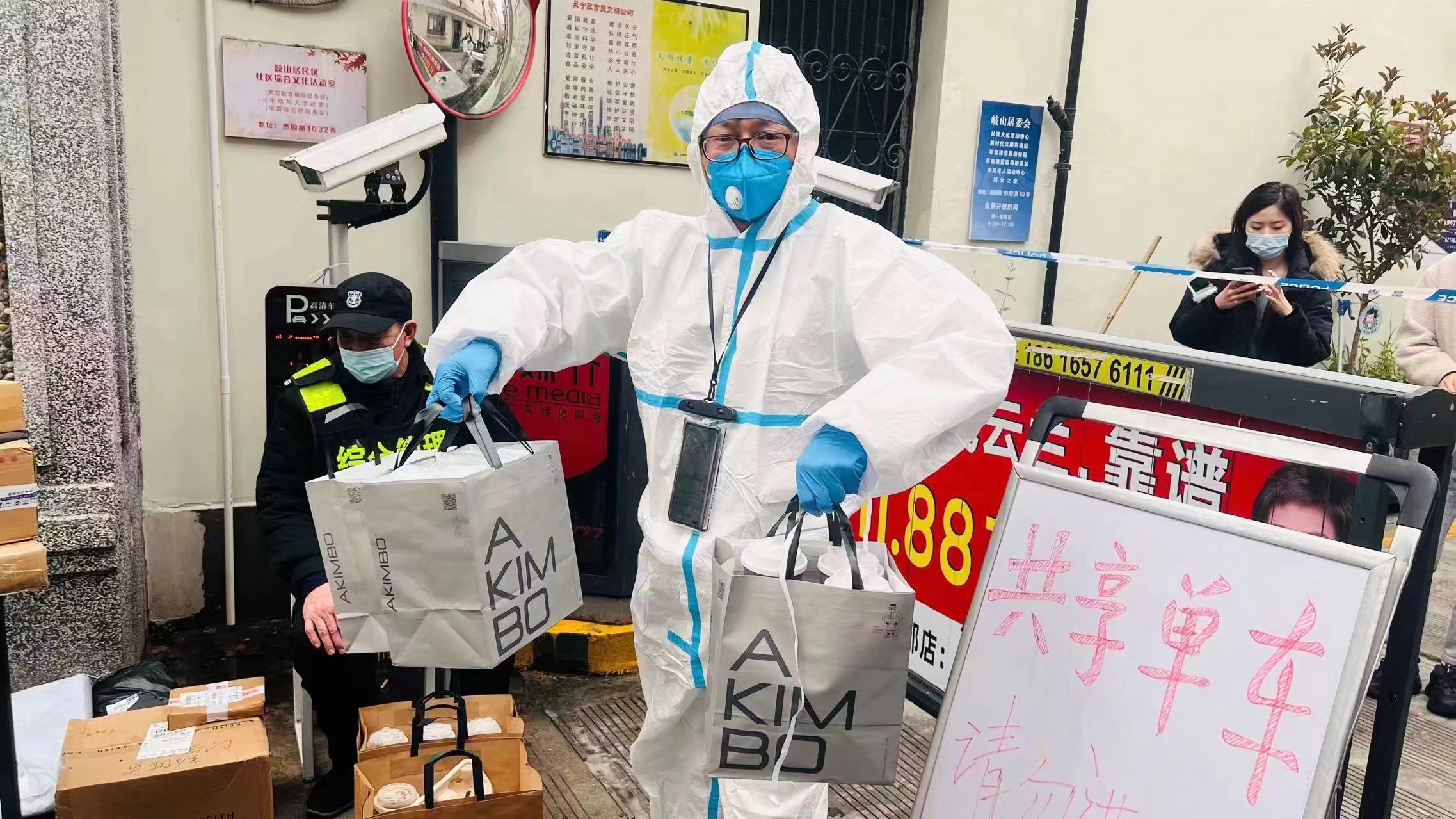 疫线快评｜楼上楼下左邻右里，我们不再是陌生人