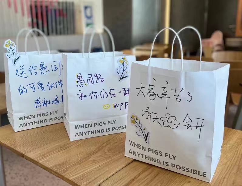 疫线快评｜楼上楼下左邻右里，我们不再是陌生人