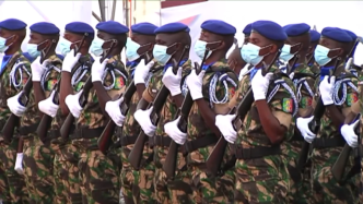 塞内加尔举行阅兵式庆祝独立62周年