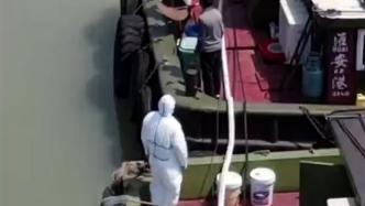 上海奉贤：消防为60艘滞留船送生活用水