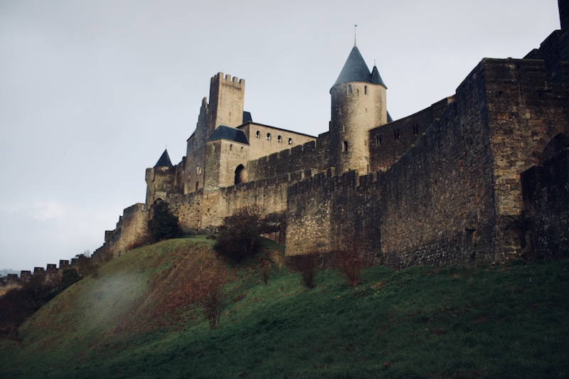 阴雨中的卡尔卡松（Carcassonne），位于法国南部，曾经的中世纪要塞城市，也是现今保存最完好的中世纪古城之一；于1224年并入法兰西王国。图 周之桓