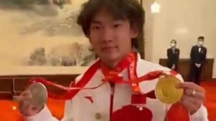 視頻｜蘇翊鳴戴獎牌參加北京冬奧冬殘奧總結表彰大會