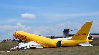 一架波音货机在哥斯达黎加机场紧急迫降后损毁，机身断成两截