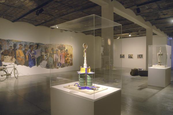 “短暂的世纪”（The Short Century）展览现场，2002