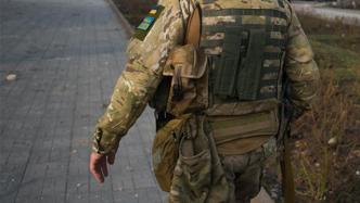 视频显示乌克兰士兵近距离射杀俄罗斯战俘，乌方称将展开调查