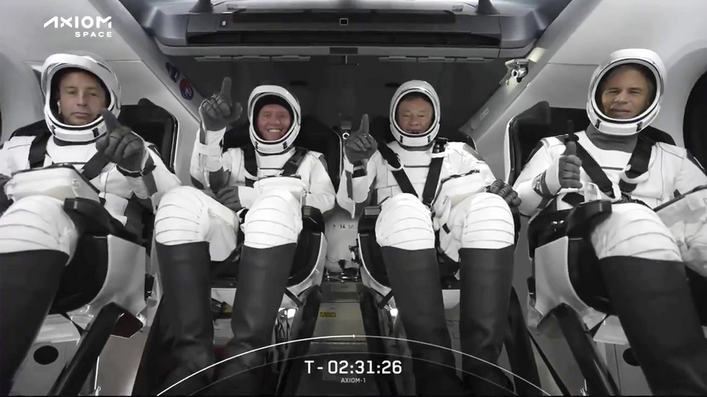 当地时间2022年4月8日，美国佛罗里达州，美国太空探索技术公司的“龙”飞船搭载4名宇航员前往国际空间站。