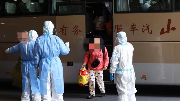 连夜赶工！上海最大方舱医院开始收治首批患者