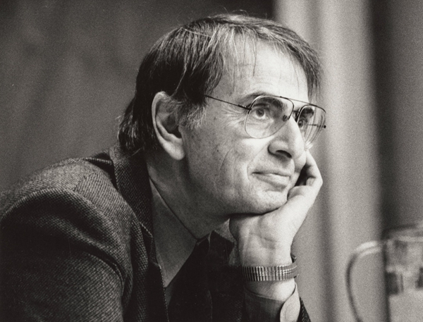 《接触》的作者卡尔·萨根