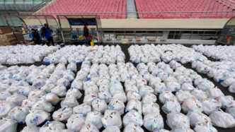 上海九亭镇致信慰问市民，将免费发大米、蔬菜包等物资