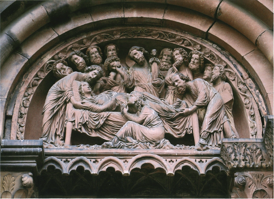 图二：圣母沉眠浮雕（地面仰角一）