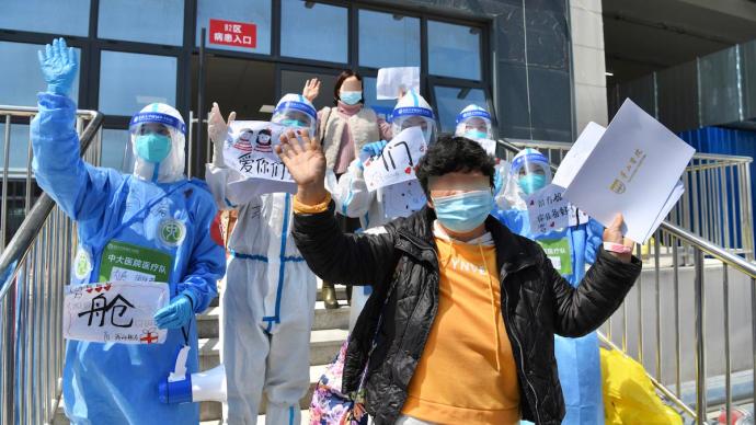 上海战疫丨近2000人今日回家，临港方舱首批康复者出舱